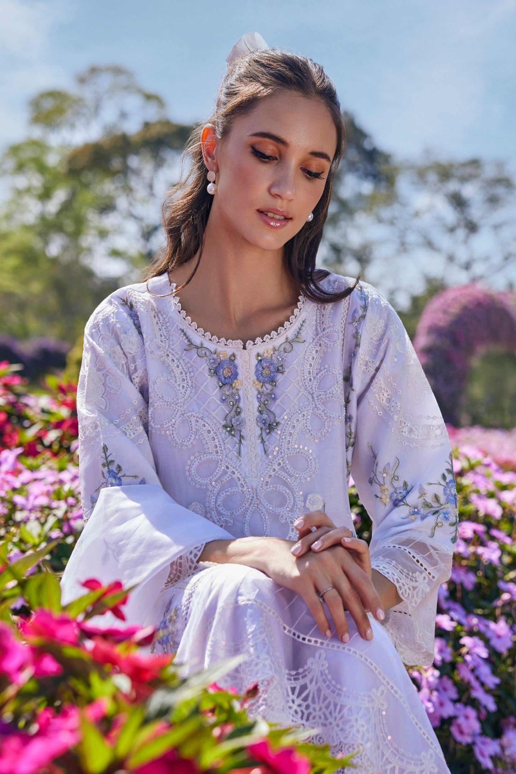 Noor-e-Khaas Embroidered Organza Silk Pant Set