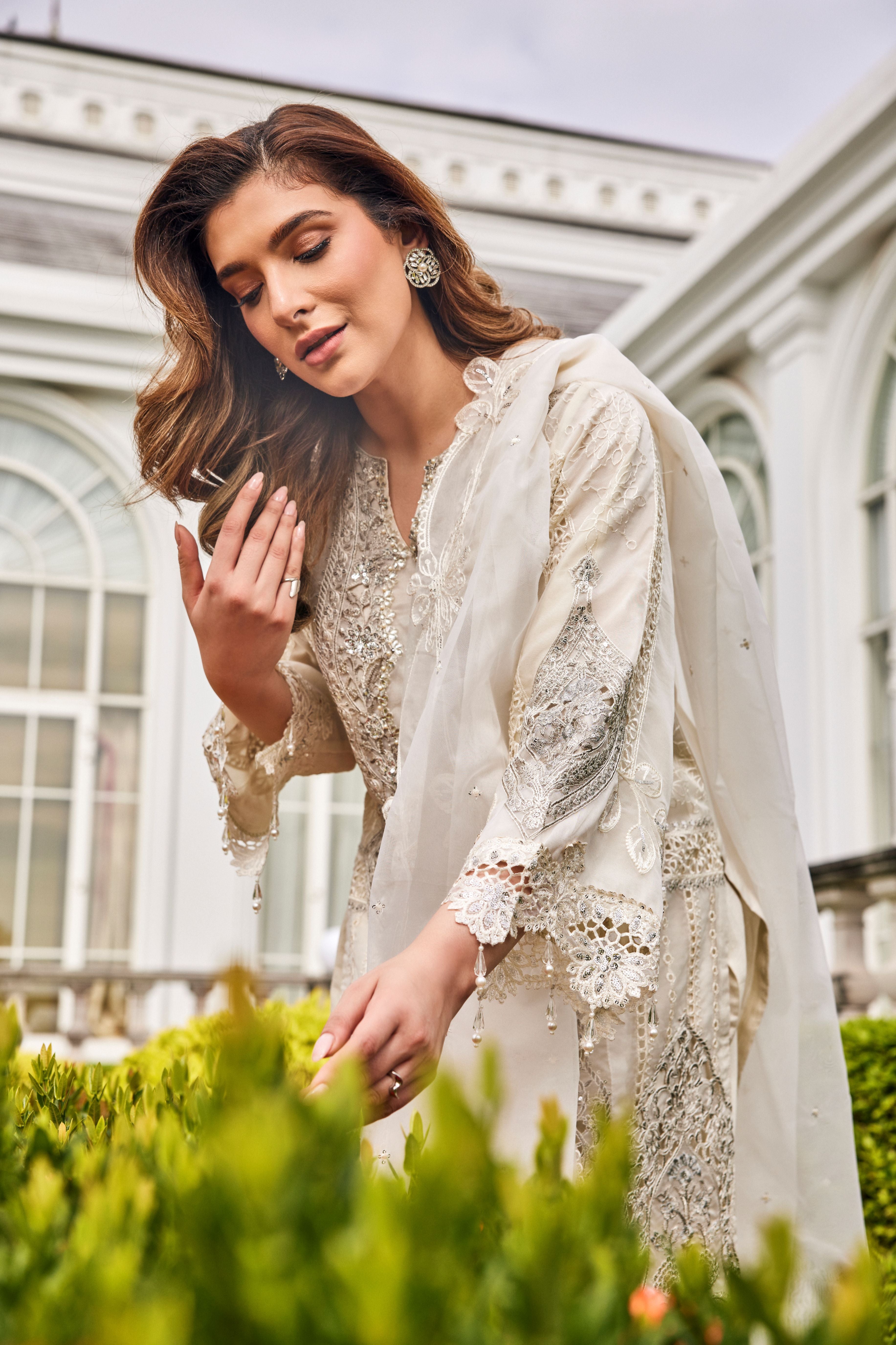 Safed Noor Embellished Organza Silk Pant Set