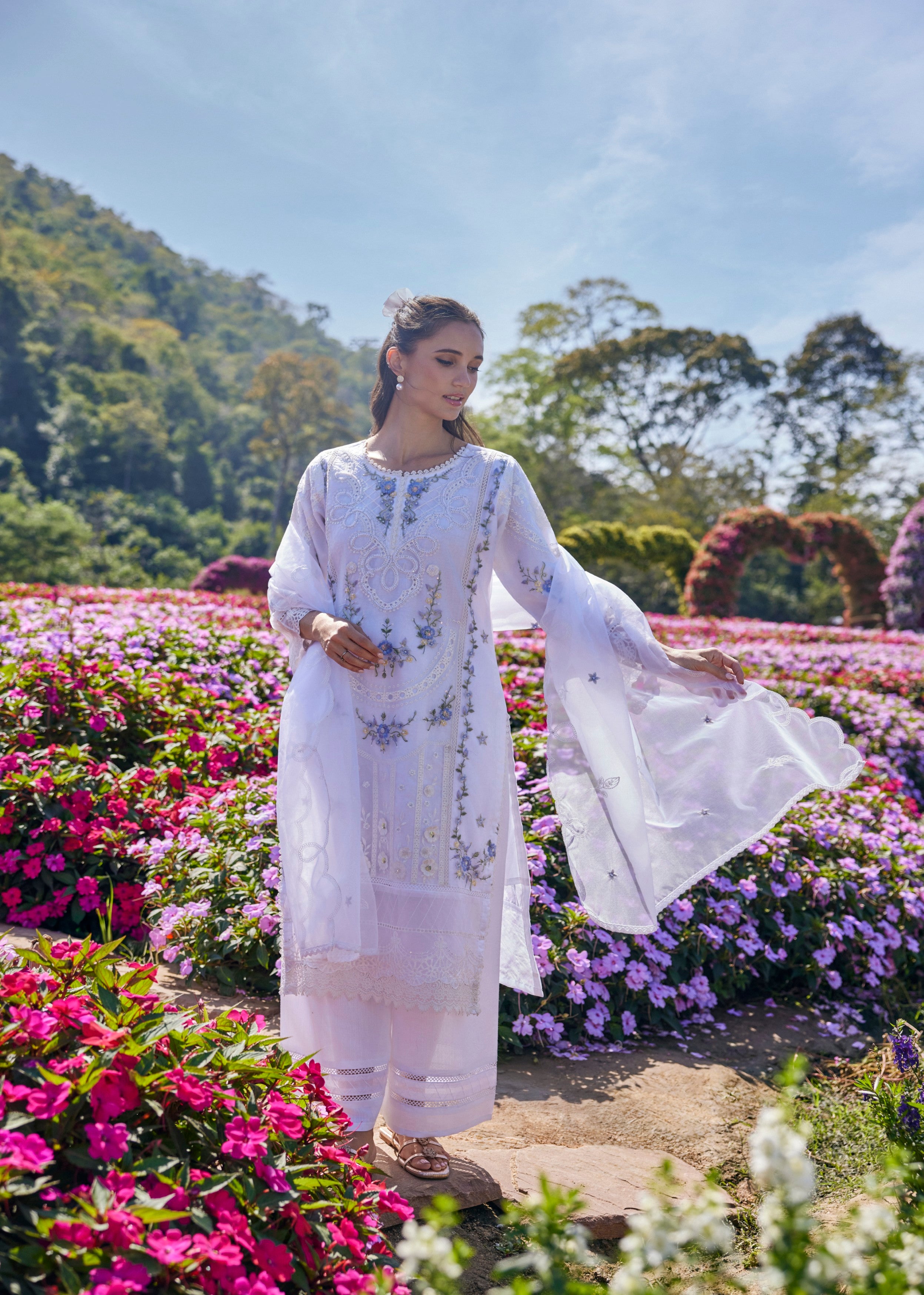 Noor-e-Khaas Embroidered Organza Silk Pant Set