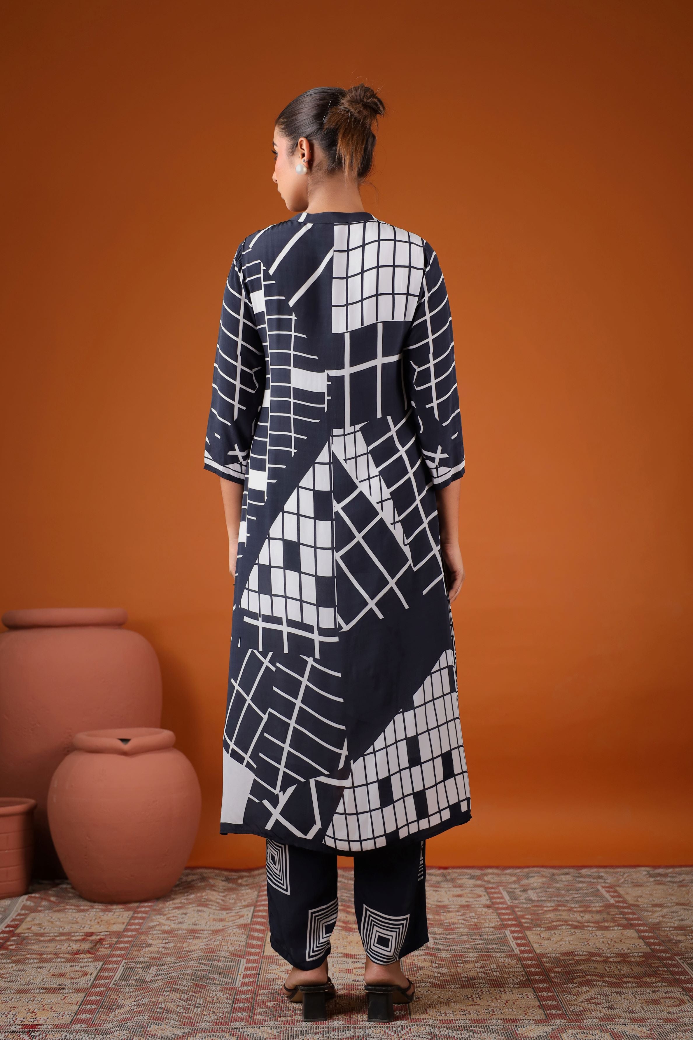 Black & White Patterned Crepe Silk Kurta Set