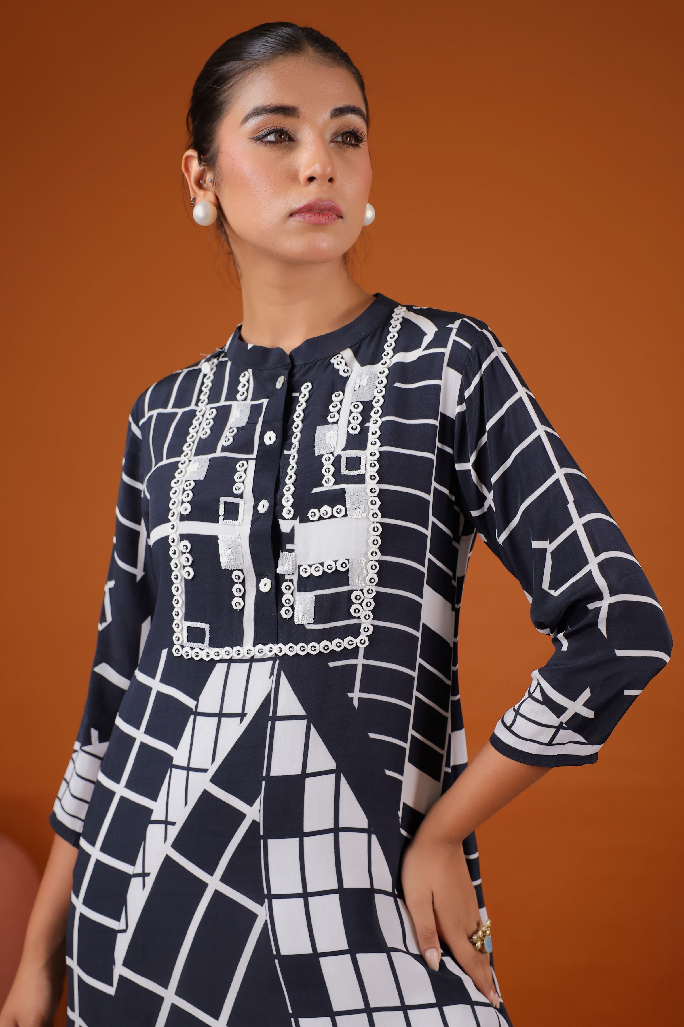 Black & White Patterned Crepe Silk Kurta Set