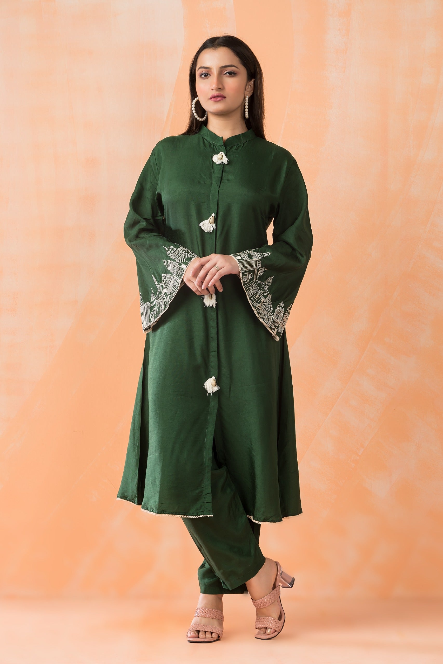 Emerald Green Hand Embroidered Dola Silk Kurta Pants Set